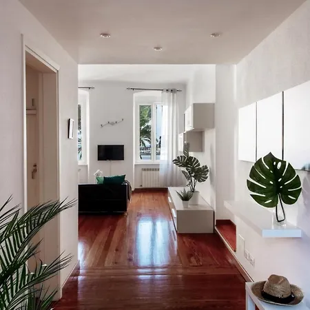 Bellavista Apartment *